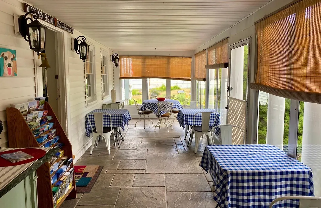 Holiday Guest House Bed & Breakfast-1