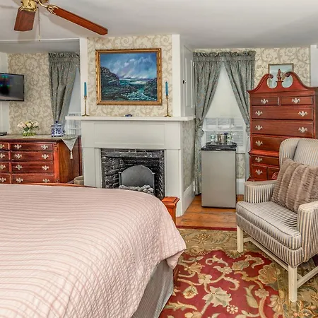 Holiday Guest House Bed & Breakfast-3