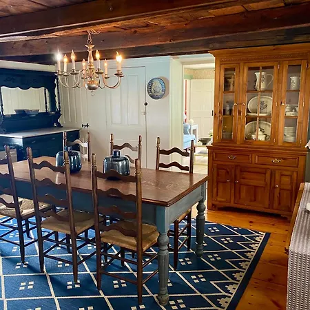Holiday Guest House Bed & Breakfast-2